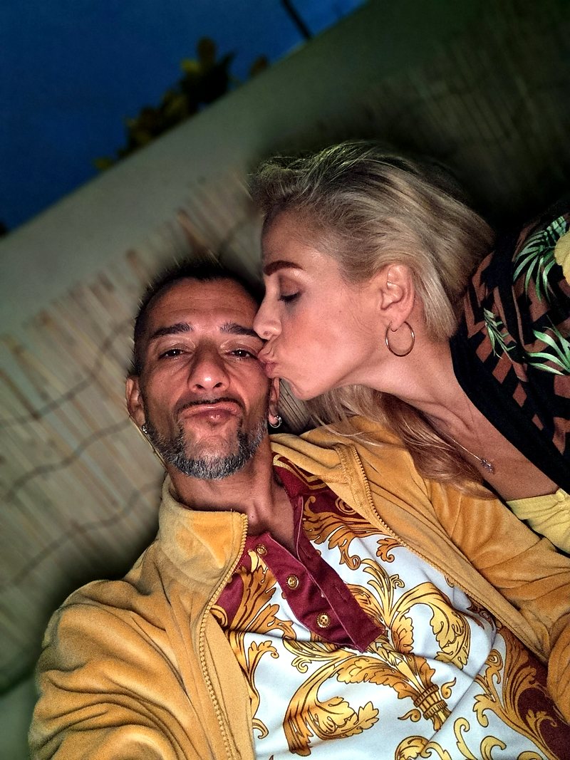 Inbar kisses Alon, Miami